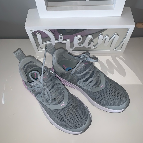 Like New! Insurge ENG Puma sneakers - Picture 5 of 8